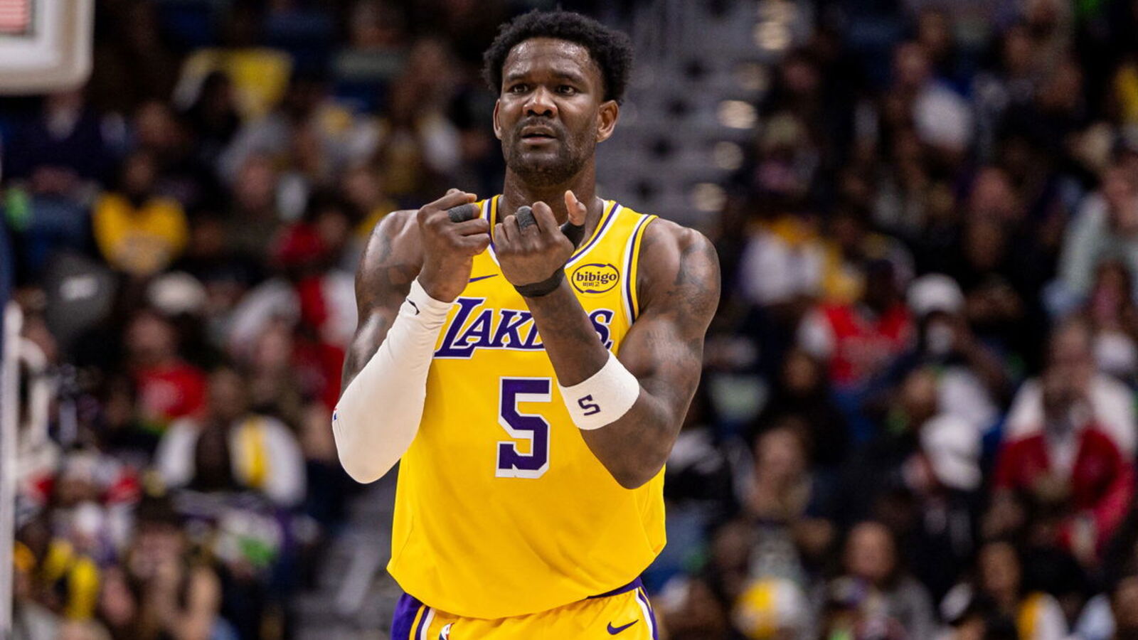DeAndre Ayton’s NBA Future in Jeopardy as LeBron James’ Ex-Teammate Exposes Major Flaw