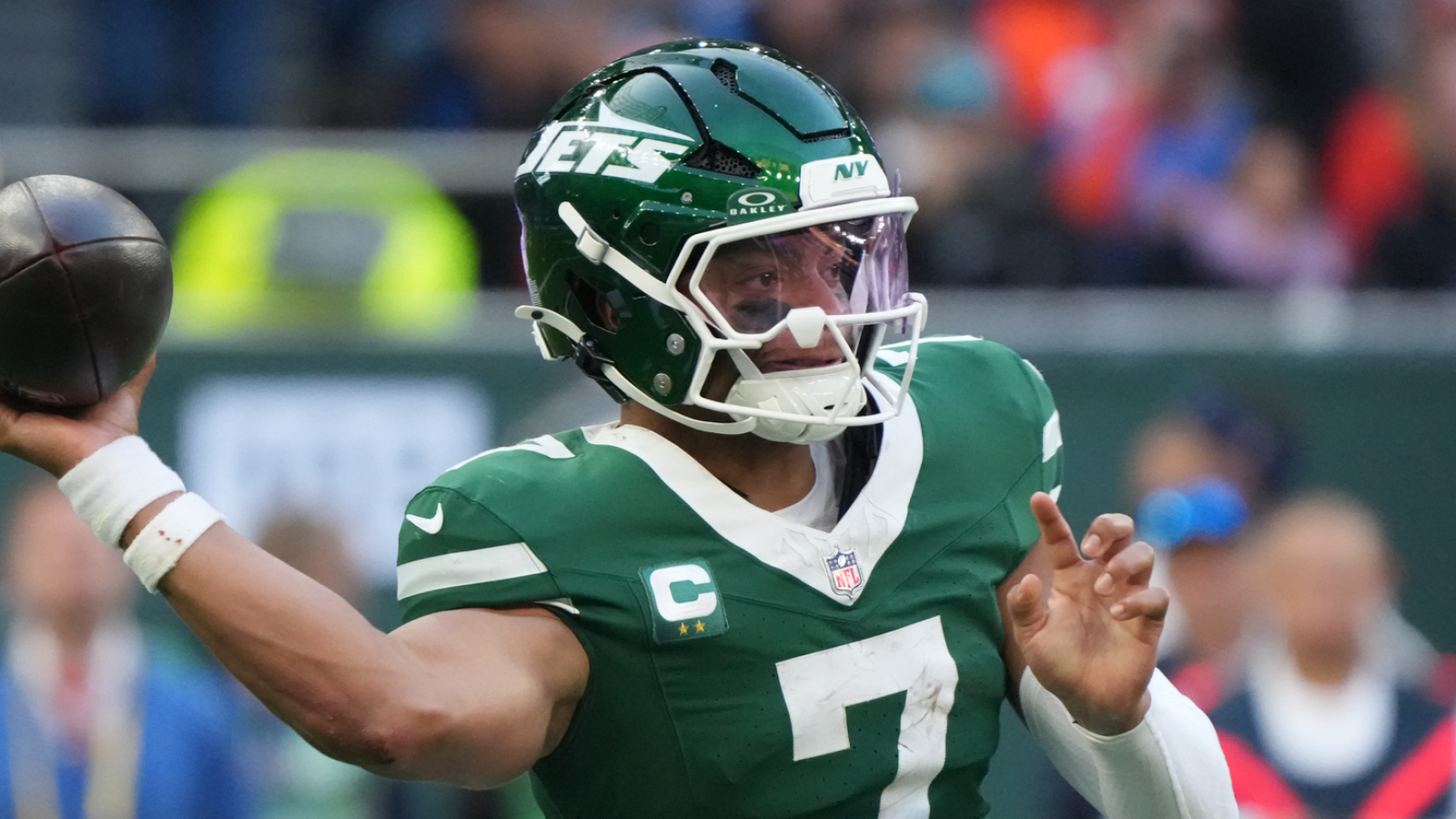https://www.yardbarker.com/media/b/8/b87291ad90466715e6c95bdd16d89f89dfb55a53/thumb_16x9/justin-fields-responds-controversial-woody.jpg?v=1
