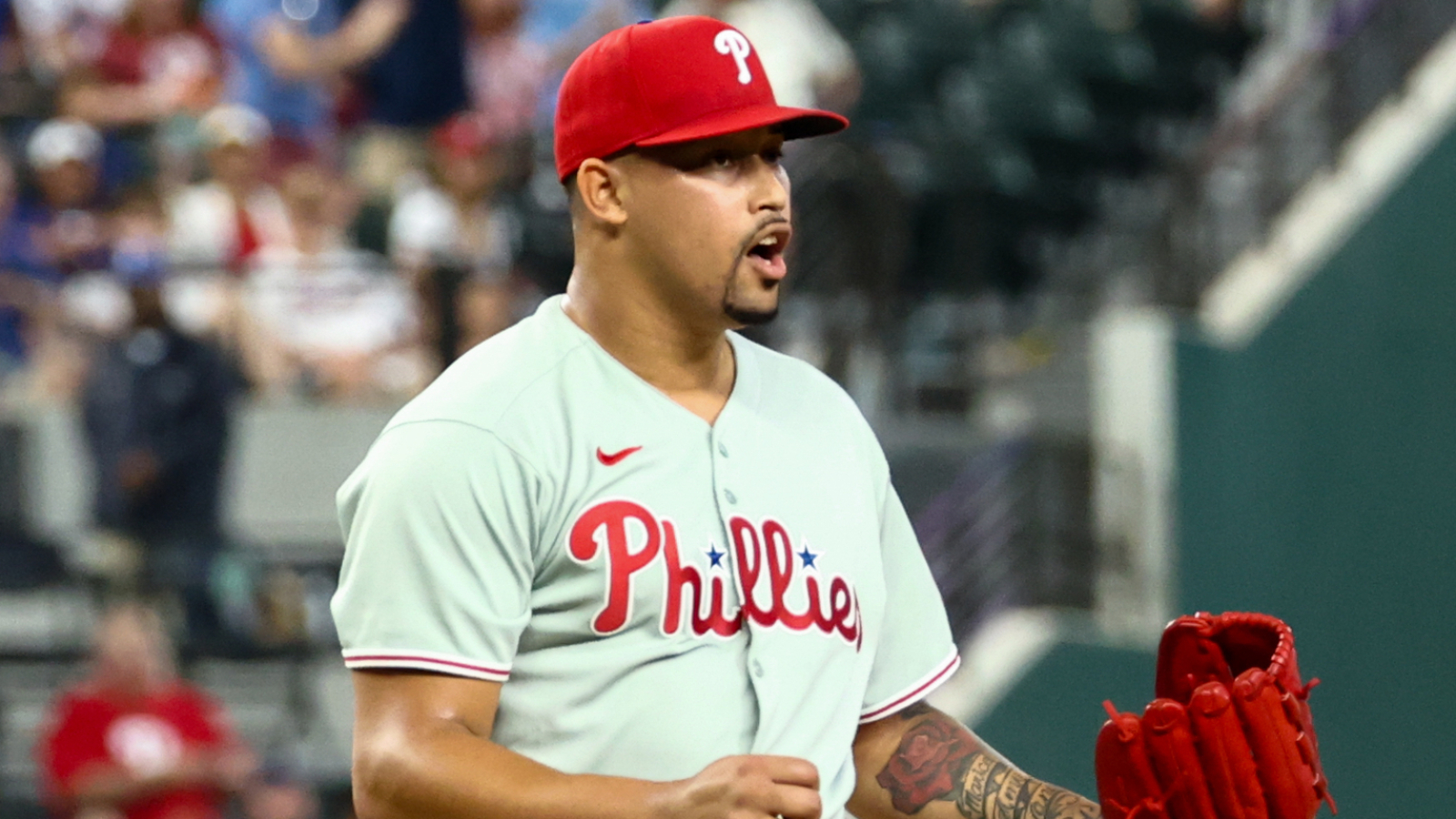https://www.yardbarker.com/media/b/8/b8ec57f5ed6b8149c37d56832b86c8113208ddbb/thumb_16x9/jhoan-duran-showing-hes-everything-phillies-needed.jpg?v=1