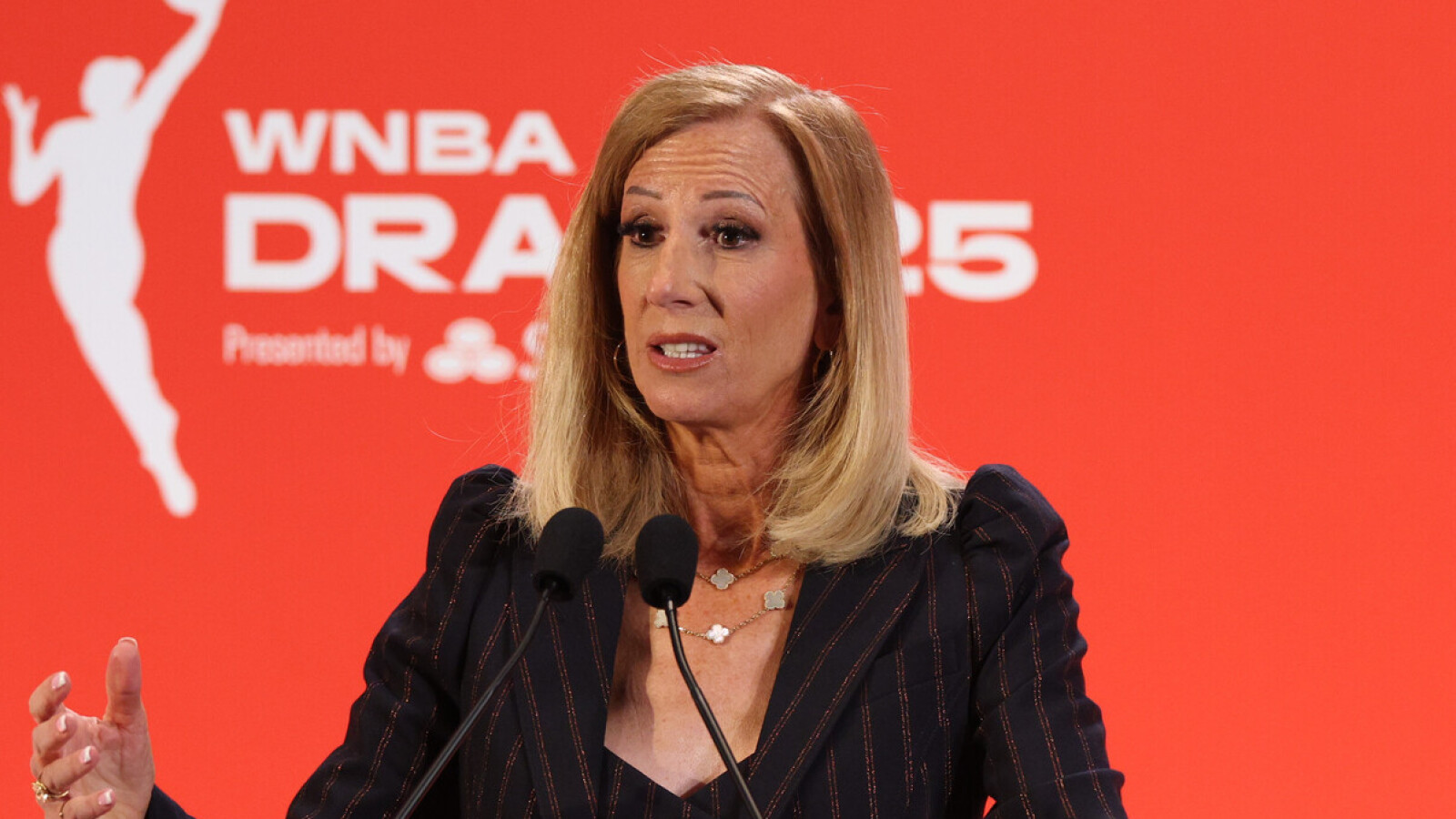 https://www.yardbarker.com/media/b/9/b90e15184f70d18f86b16c43b49b0d88131e4f2d/thumb_16x9/one-change-wnba-should-shed-minor-league-feel.jpg?v=1