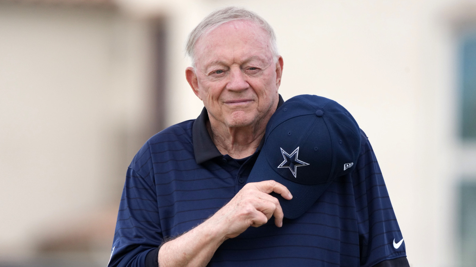 https://www.yardbarker.com/media/b/9/b924c32b94ed9753db47d4175af5beea15880547/thumb_16x9/jerry-jones-shares-one-cowboys.jpg?v=1