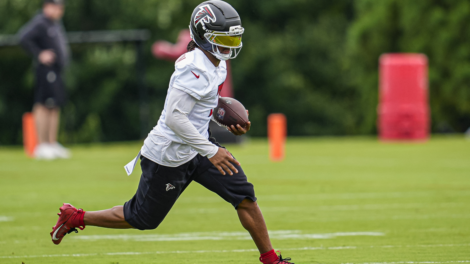 https://www.yardbarker.com/media/b/9/b96c55ed170488a758353f3496323c30750b3c7f/thumb_16x9/jun-16-2026-atlanta-ga-usa-atlanta-falcons.jpg?v=1