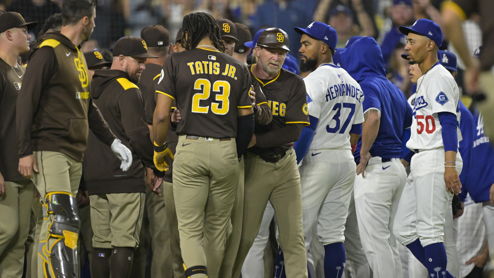 https://www.yardbarker.com/media/b/9/b97f5544581800fc7b80e08c59ba0c8fddf2d1c8/thumb_16x9/mlb-announces-suspensions-dodgers-padres-fight.jpg?v=1