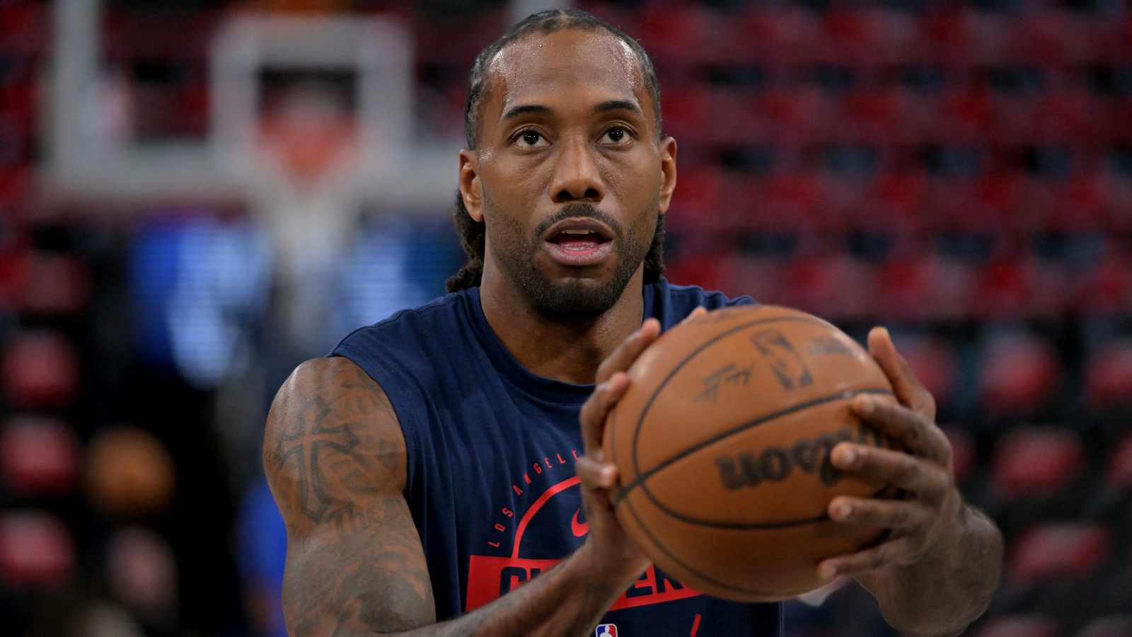 https://www.yardbarker.com/media/b/a/ba2f7beab8d9edc9dc25c3c6cf15fe52b4baca7c/thumb_16x9/clippers-raptors-finalizing-kawhi-leonard-trade.jpg