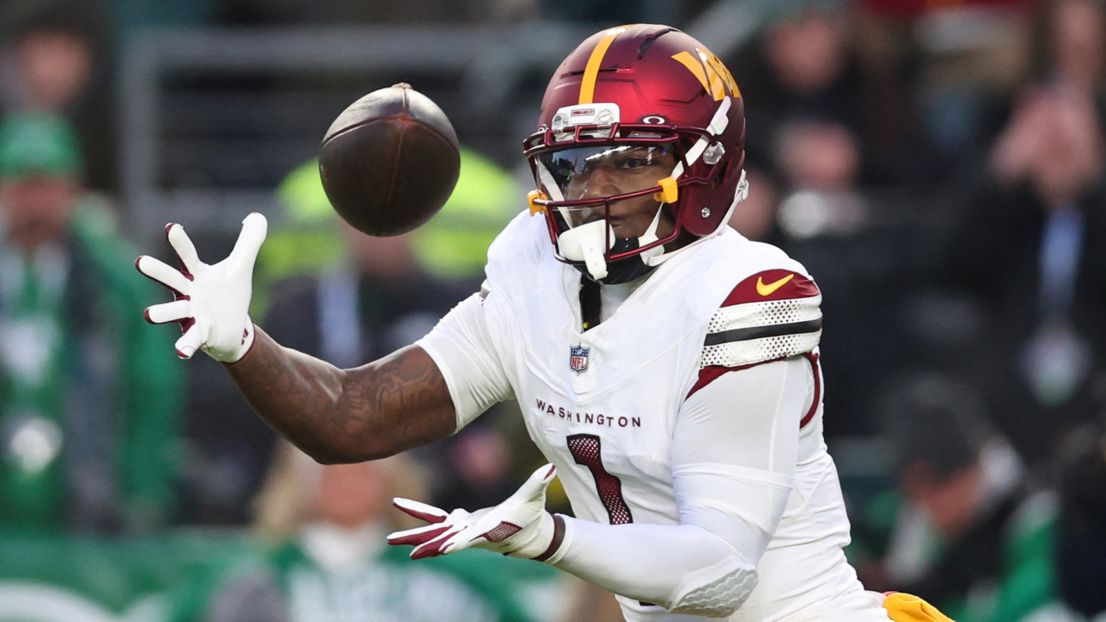 https://www.yardbarker.com/media/b/a/ba45b56d4942d27c9214b8f4451a0a3c72de907d/thumb_16x9/deebo-samuel-might-finally-sign-contender.jpg?v=1