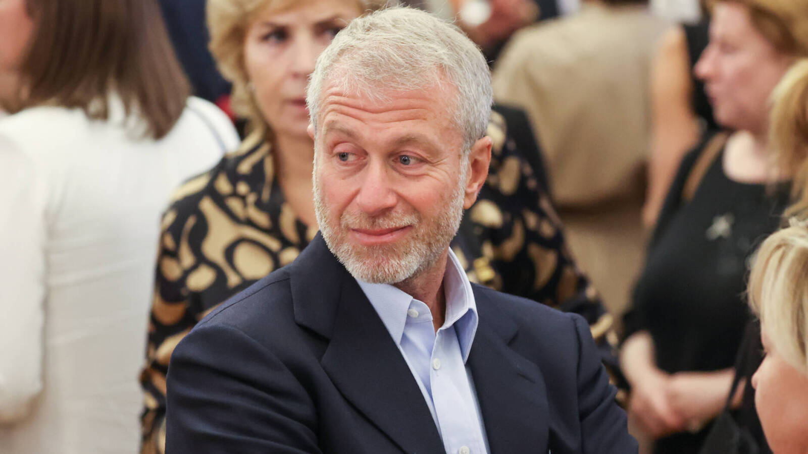 роман абрамович бизнесмен. предприниматель и олигарх. роман абрамович седой. абранович. олигарх бизнесмен.