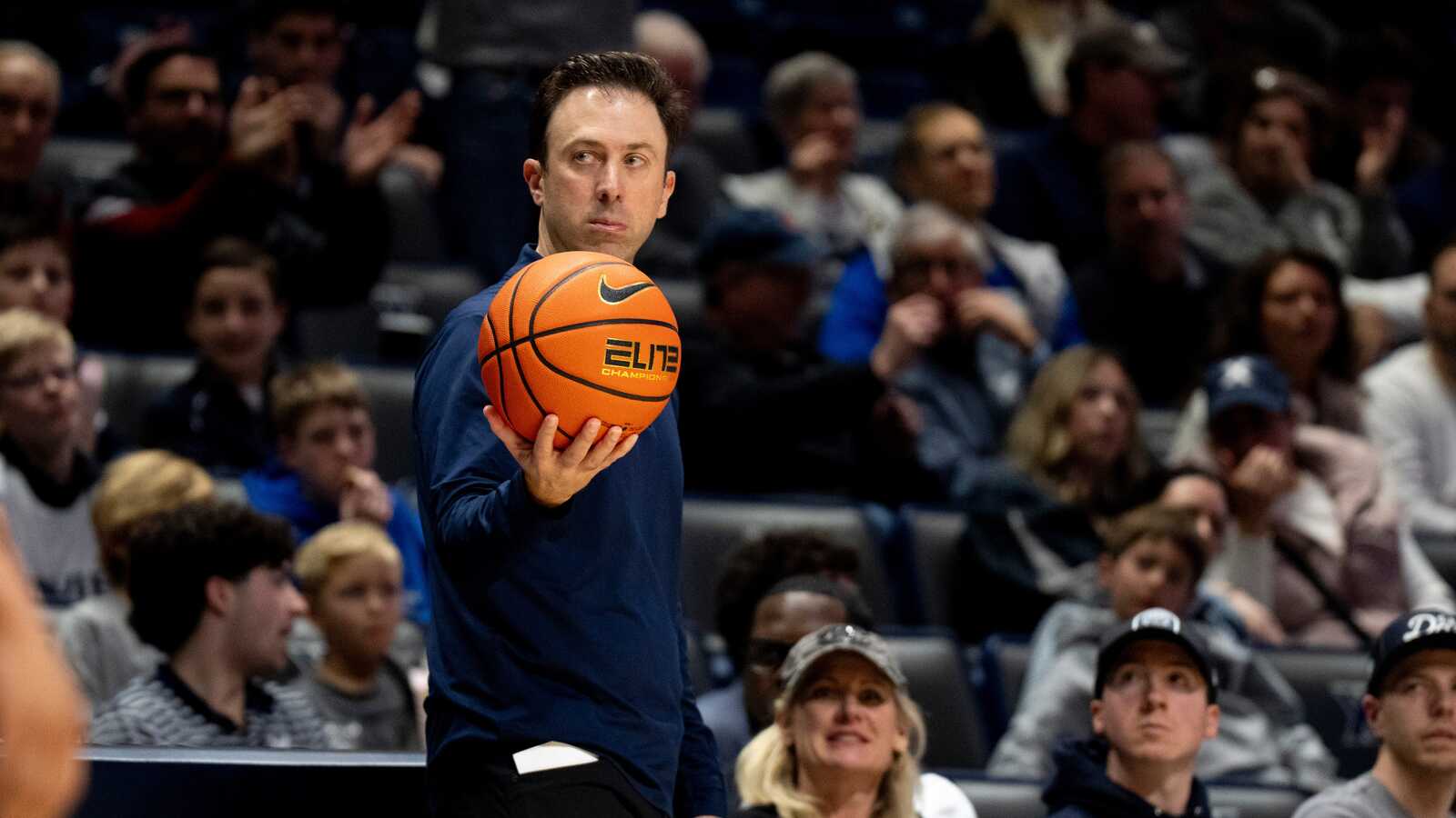 https://www.yardbarker.com/media/b/a/bae7398ecee0b3f7ac72dd211a51ebd95009e02a/thumb_16x9/xavier-musketeers-head-coach-richard-pitino-holds.jpg