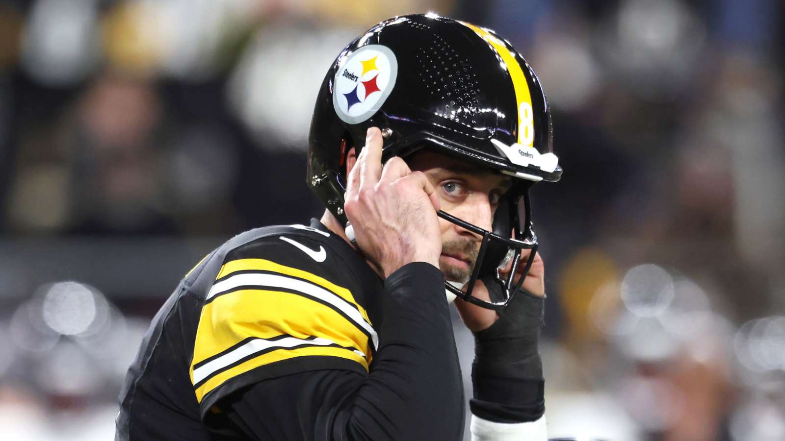 https://www.yardbarker.com/media/b/a/bafc79373ee1ebe1c804b549c075aeb43cef8ca1/thumb_16x9/steelers-teammates-react-aaron-rodgers-return.jpg?v=1
