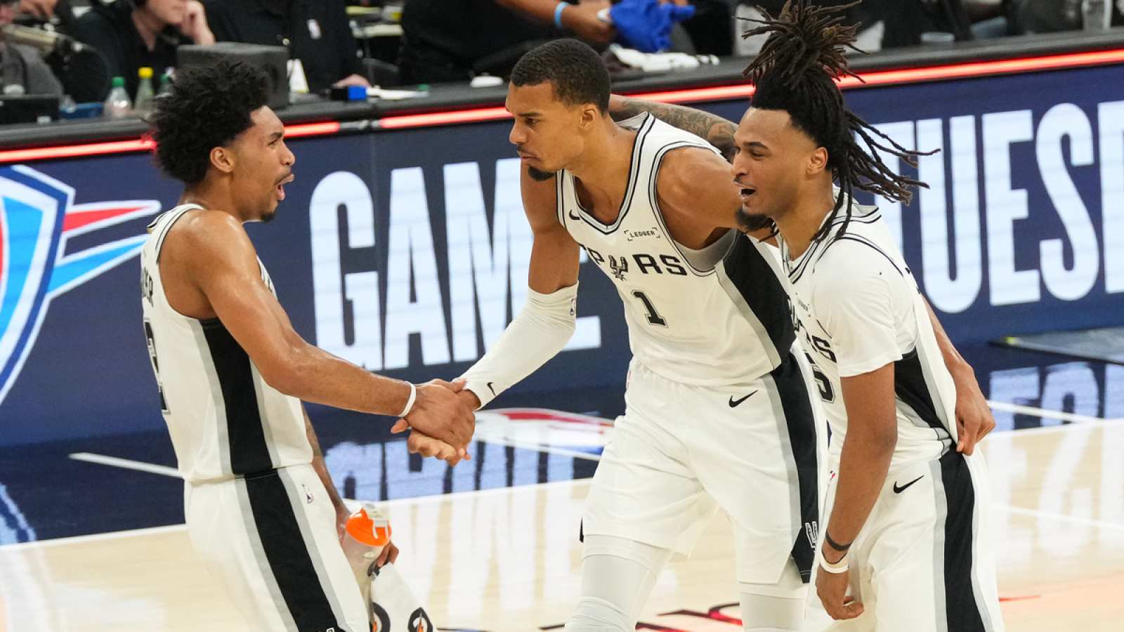 https://www.yardbarker.com/media/b/b/bb04e93c48a42c385a2b10c358ead726bac93433/thumb_16x9/victor-wembanyama-spurs-rout-thunder-even-wcf.jpg?v=2