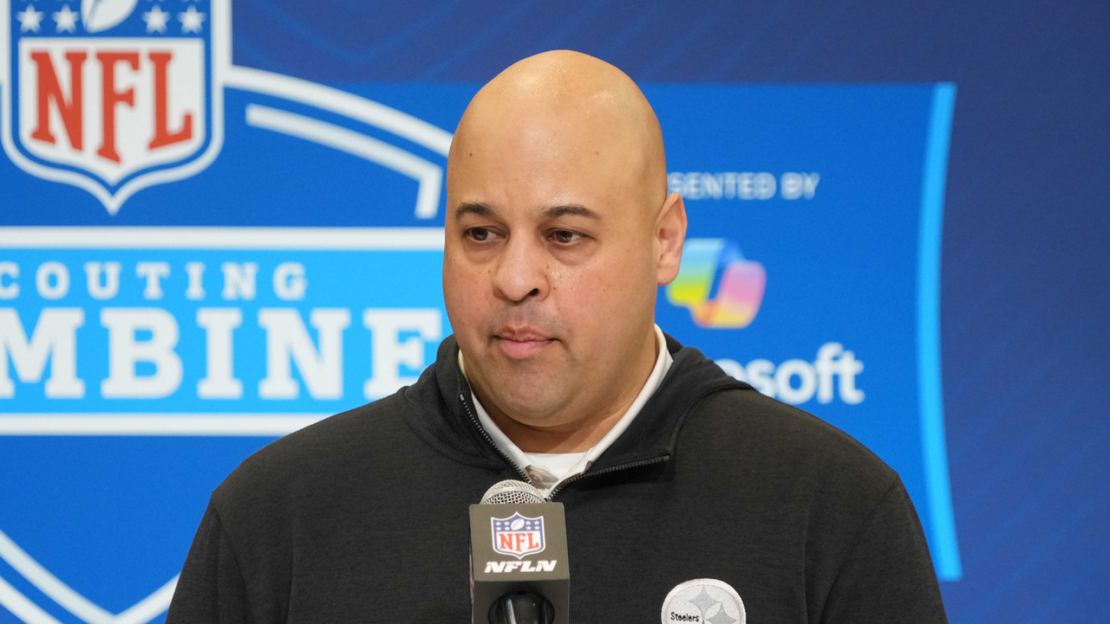 https://www.yardbarker.com/media/b/b/bb2308e322492f0dee7b19f86659b39d034504aa/thumb_16x9/new-trade-target-identified-steelers-would.jpg?v=1