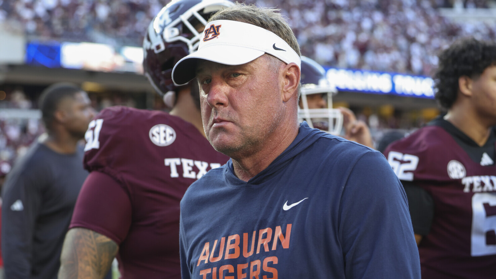 https://www.yardbarker.com/media/b/b/bb3817ace9eacd1263cdf9324b9920a1c7c6fad0/thumb_16x9/sep-27-2025-college-station-texas-usa-auburn.jpg?v=1