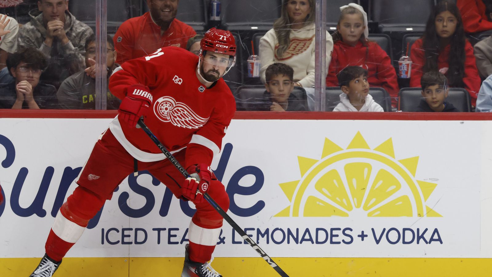 Canadiens Have Trade Offer Ready to Get Over Larkin Finish Line