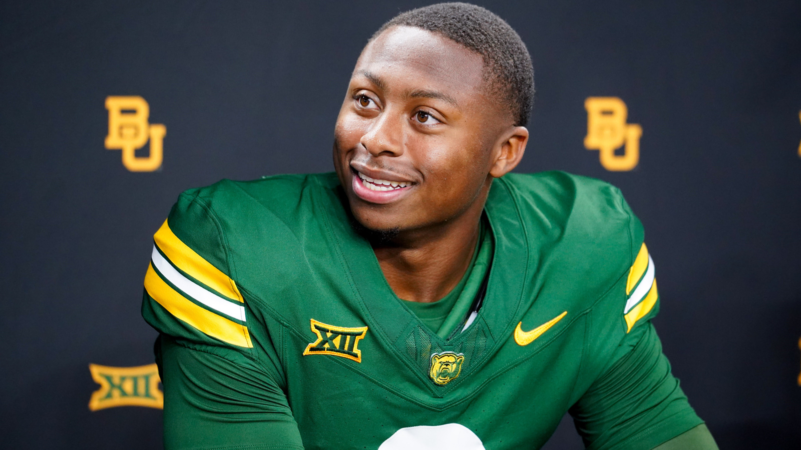 https://www.yardbarker.com/media/b/b/bbe8c1fc29afbab08d7941f24b1b22b14ab596cd/thumb_16x9/jul-7-2026-frisco-tx-usa-baylor-quarterback-dj.jpg?v=1