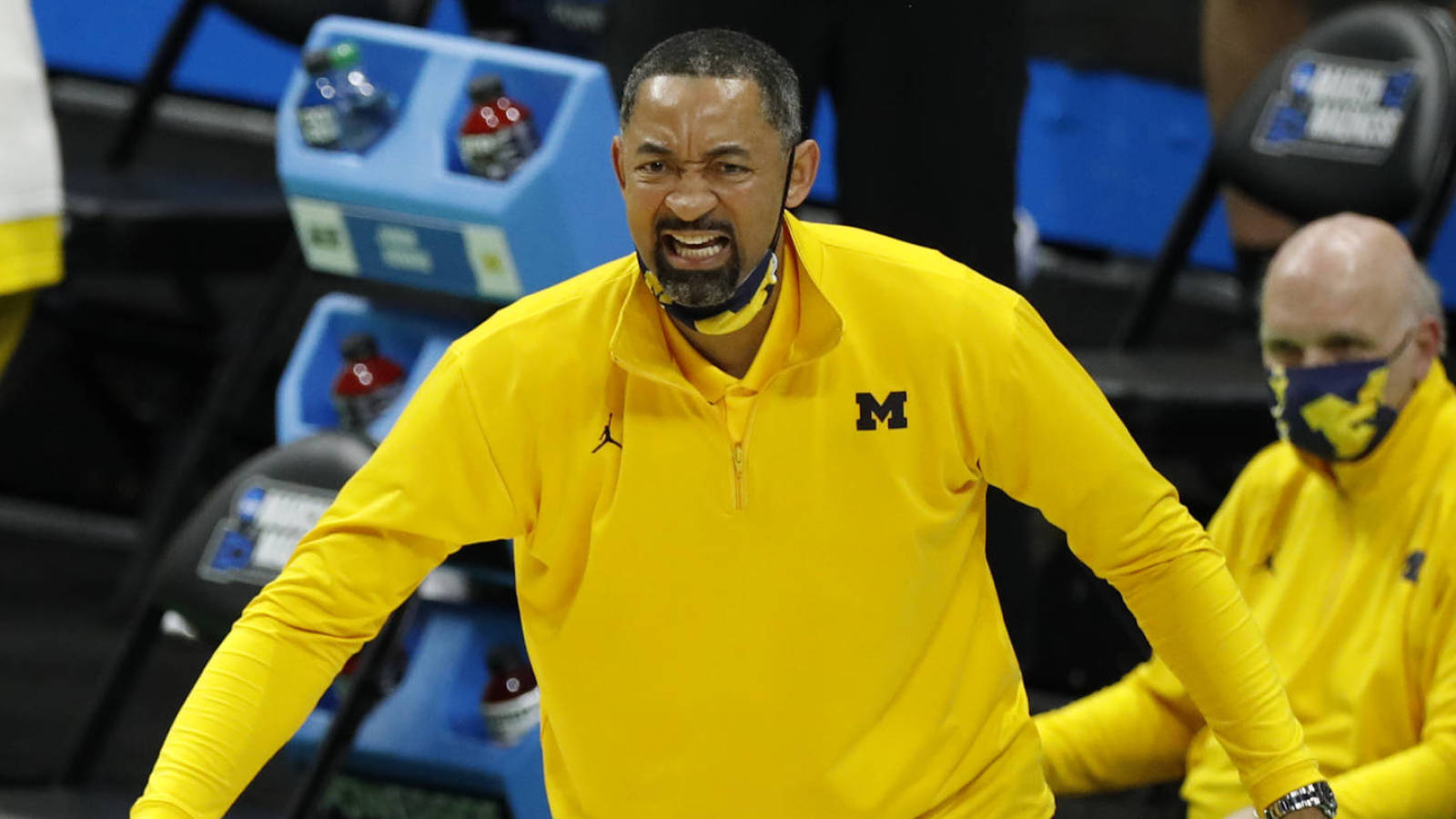 Juwan Howard rejects NBA teams to stay in Michigan