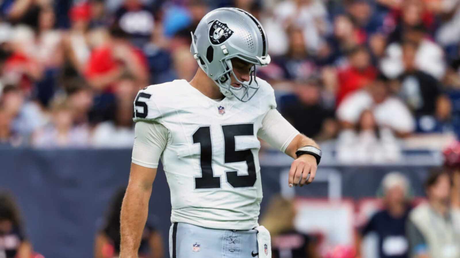 Raiders Coach Provides Update on QB Competition Following Mendoza's Preseason Performance