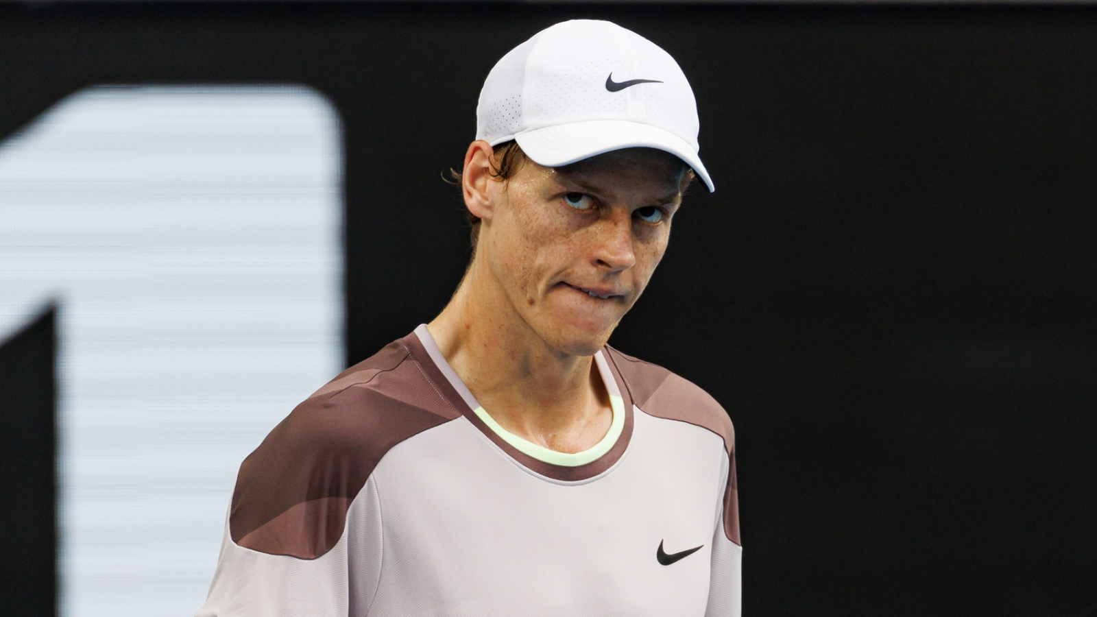 https://www.yardbarker.com/media/b/c/bc0ab90885e1a93c1eb053664aae47dc4e764e9b/thumb_16x9/jannik-sinners-doping-controversy-takes-new-turn.jpg?v=1