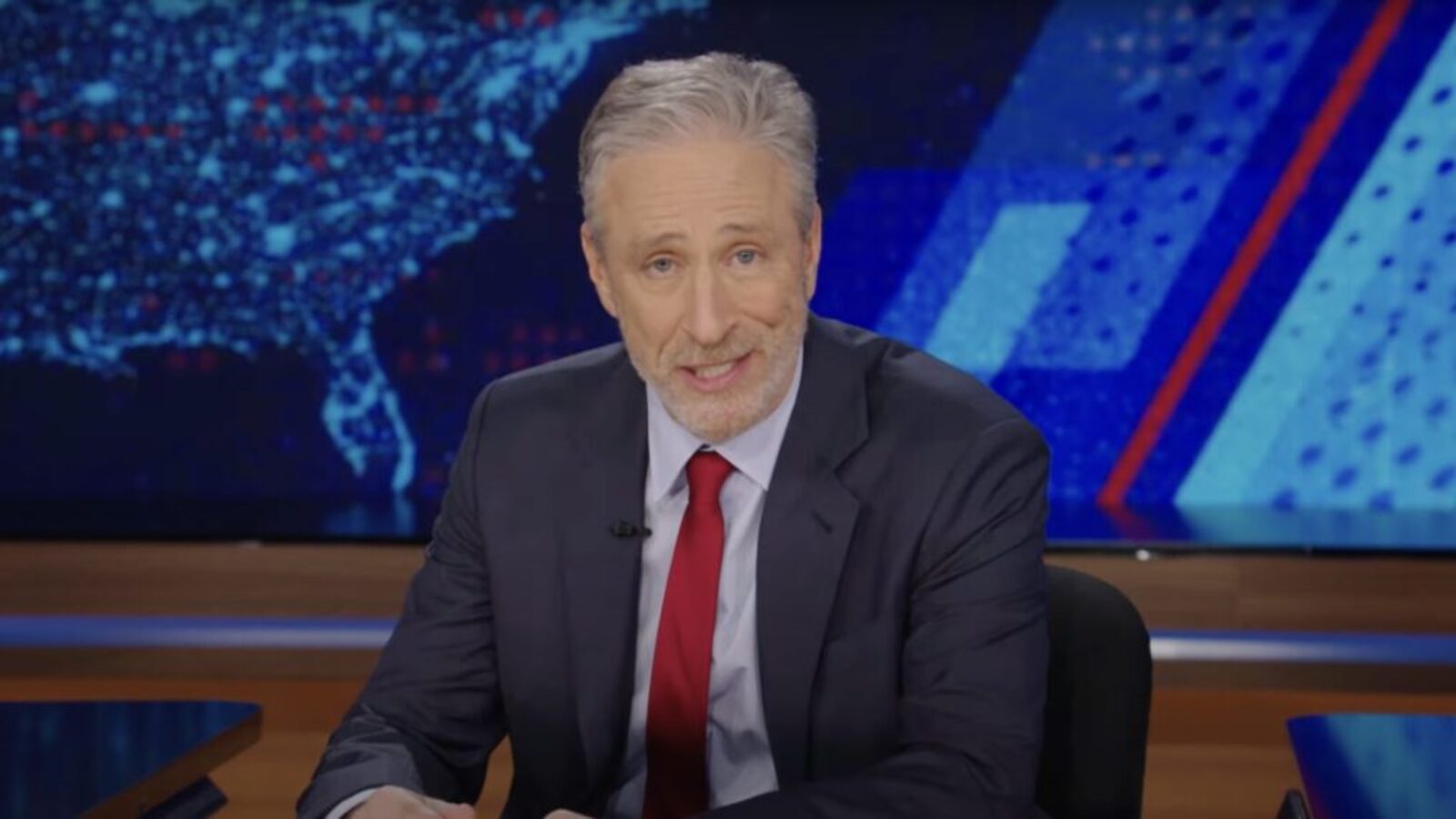 Jon Stewart Reveals Chaos of First Show & How Howard Stern Mocked Him ...