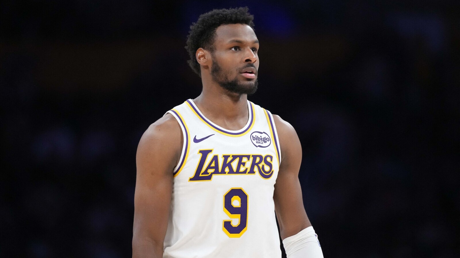 https://www.yardbarker.com/media/b/c/bc276ad47e9158a607b2ded09b24ba82ec1c5f2f/thumb_16x9/writer-pens-hypothetical-trade-sending-lakers.jpg?v=1