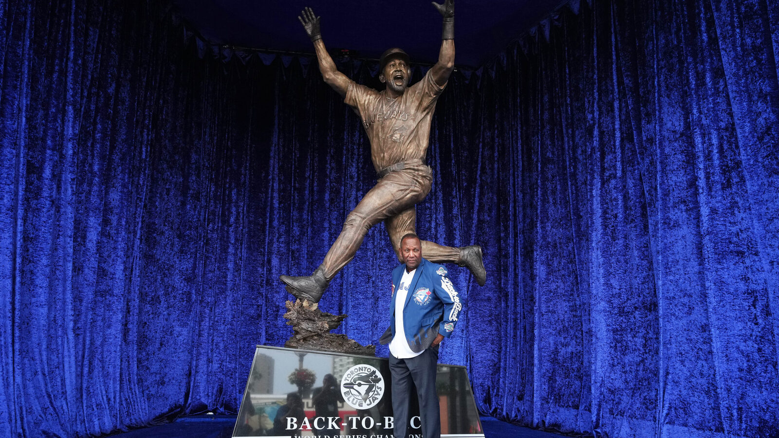 Blue Jays' Back-to-Back World Series Statue cements Joe Carter's lasting Canadian baseball legacy