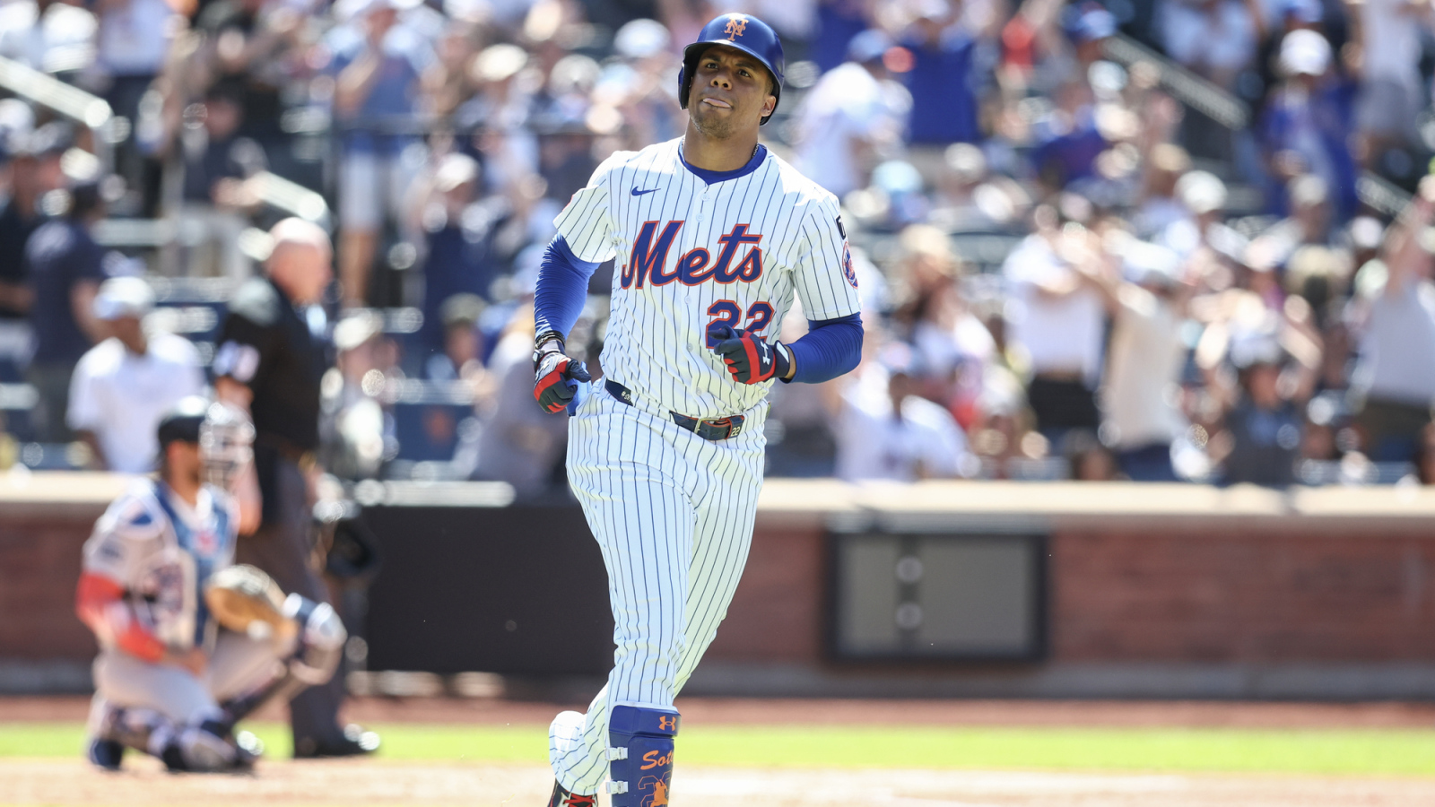 https://www.yardbarker.com/media/b/c/bc48cbf5a2fc74e21c0dd57018d06b3db3b16497/thumb_16x9/mets-star-juan-soto-falls-victim-stunning-star.jpg?v=1