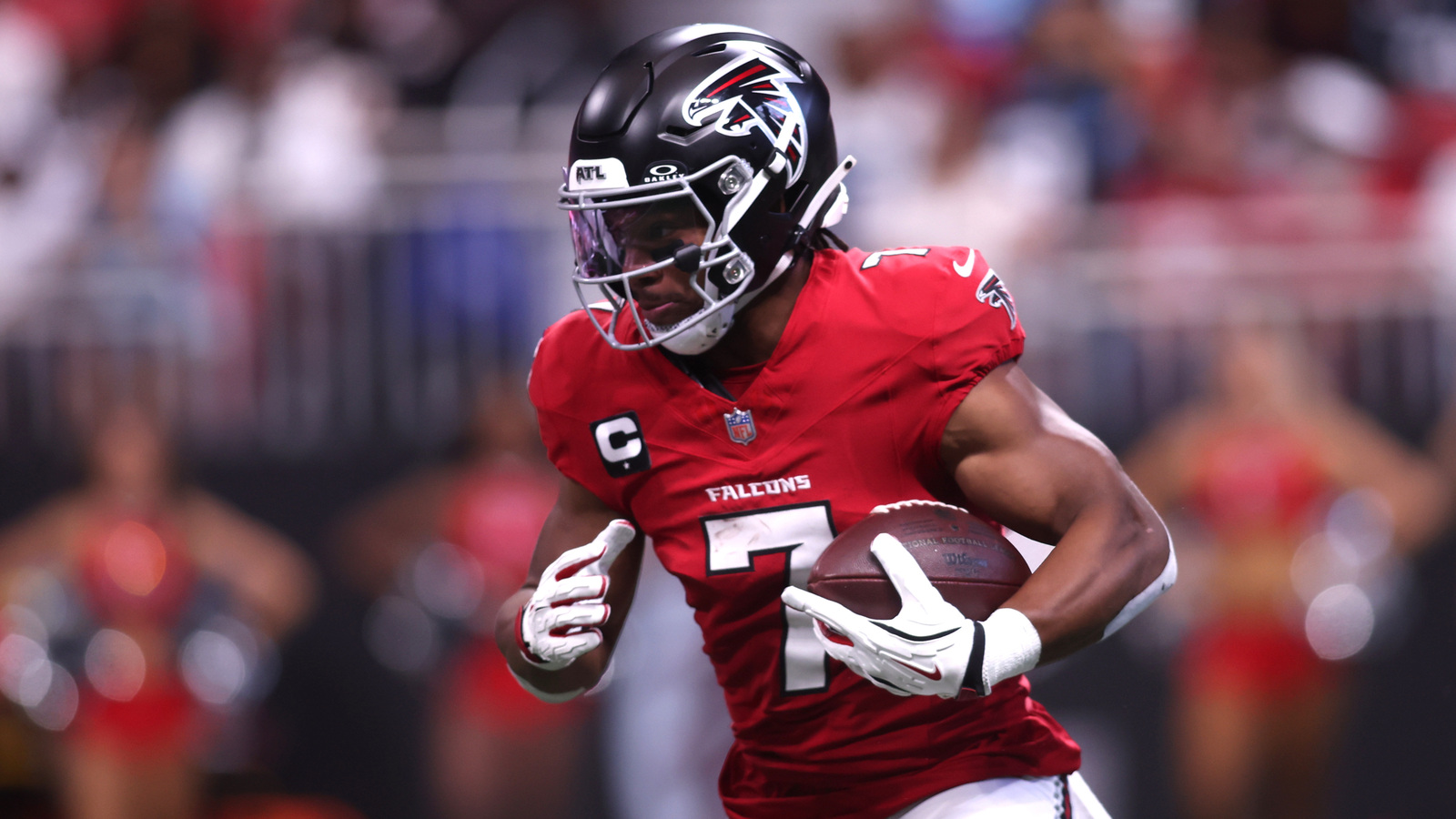 https://www.yardbarker.com/media/b/c/bc777aa5b76ccc6a635f8049c497b667ab0bf126/thumb_16x9/falcons-qb-michael-penix-jr-calls-bijan-robinson.jpg