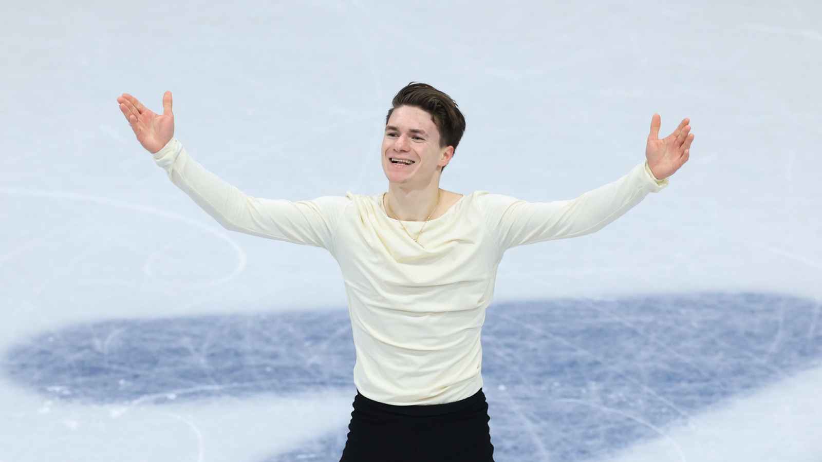 U.S. figure skater Maxim Naumov honors parents who were killed in D.C. plane crash