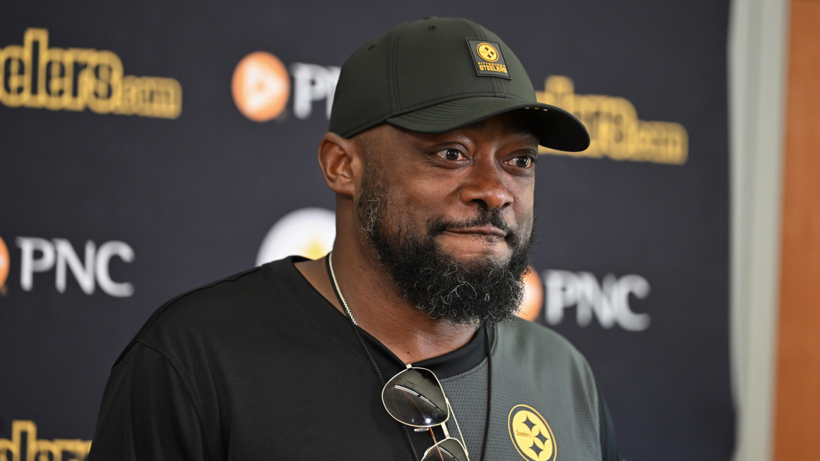 https://www.yardbarker.com/media/b/c/bcedd3b4e153680da92a34fe9ca9ed0085f5431b/thumb_16x9/steelers-mike-tomlin-excited-talking-aaron.jpg?v=1