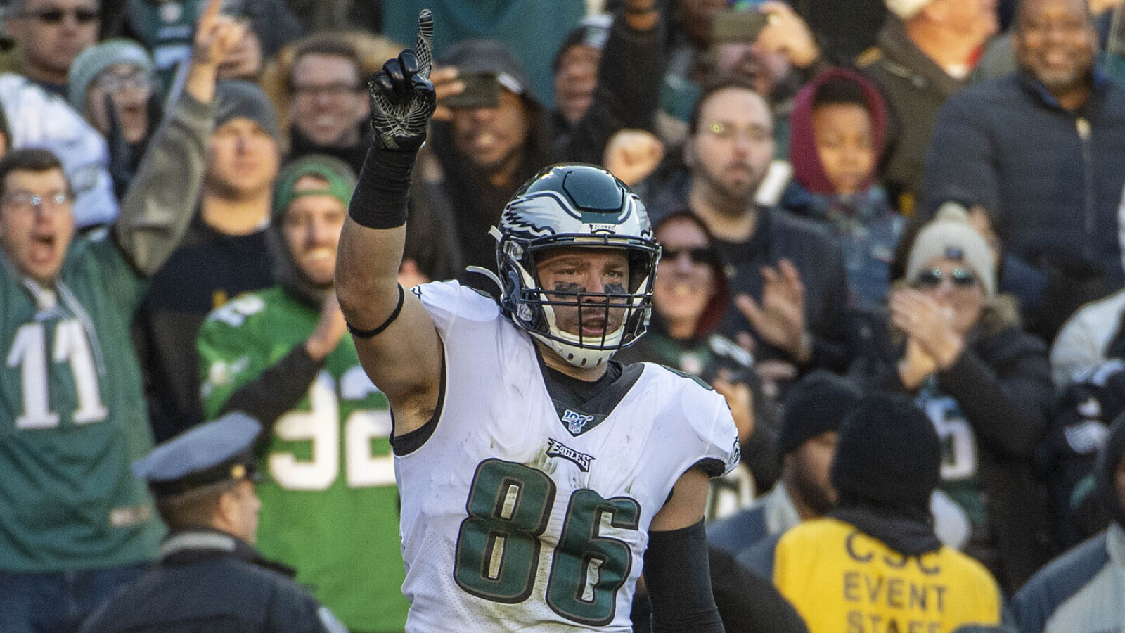 https://www.yardbarker.com/media/b/d/bd00585a5af5fb9befd8f9668dd6aaac8c9b51f5/thumb_16x9/active-nfl-catch-leaders-quiz.jpg?v=1