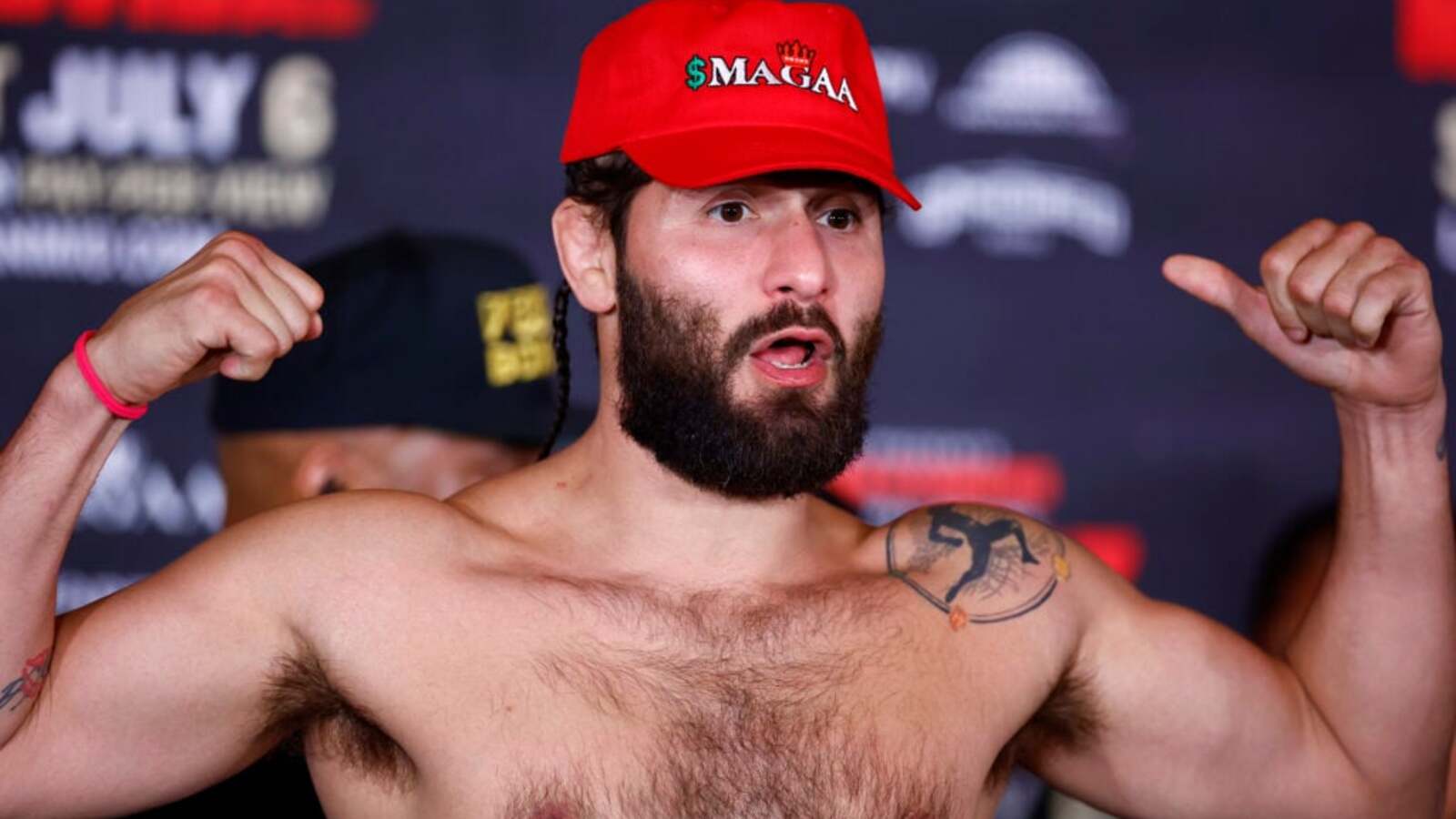 Former UFC star calls out ‘worst referee to ever exist’ for role in UFC 325 beating