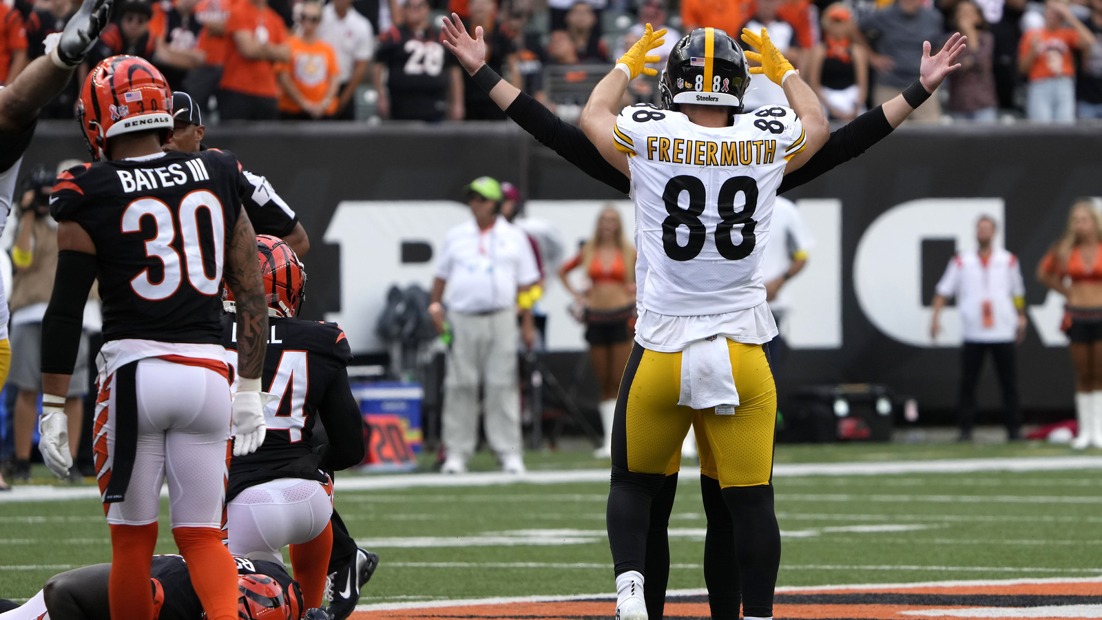 Steelers rookie TE Pat Freiermuth shines in two-TD game vs. Bears