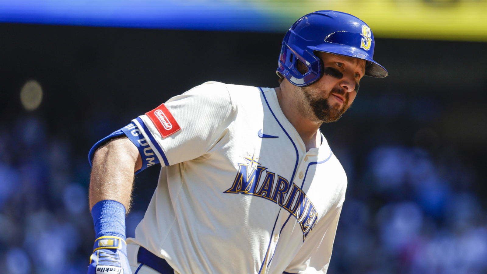 https://www.yardbarker.com/media/b/d/bd9eaec3ef0e45f130cf37ae72d89d9df6768879/thumb_16x9/mariners-cal-raleigh-breaks-mlb-record.jpg?v=2