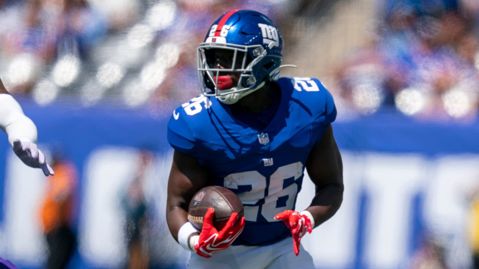 https://www.yardbarker.com/media/b/d/bdb823c9e713dcf09c77c1c6386a4de63b0be7a4/thumb_16x9/three-nfl-veterans-become-roster-cut-candidates.jpg?v=1