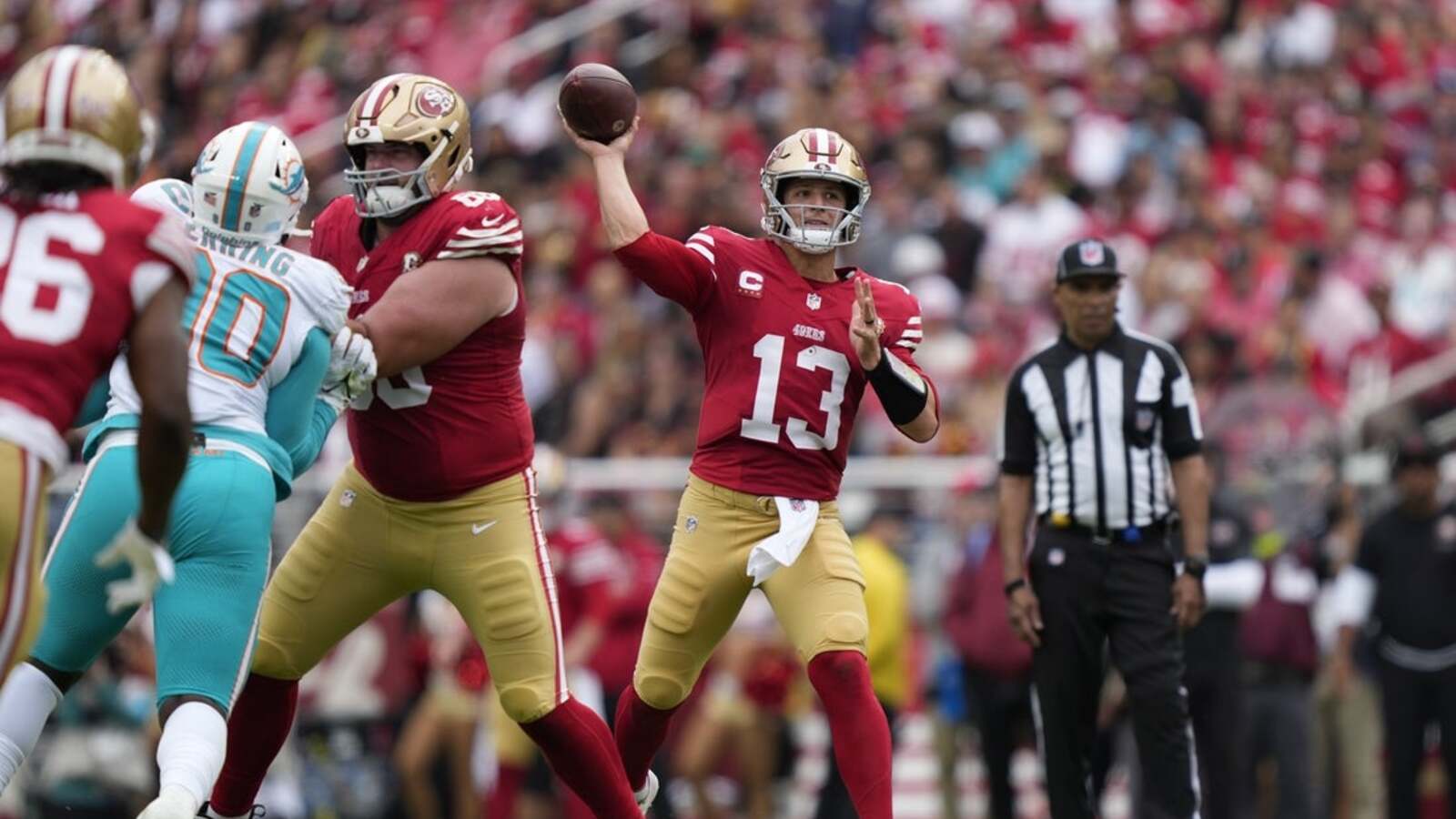 https://www.yardbarker.com/media/b/e/be18d9bac26a9ff212033b3b9871154c8587831b/thumb_16x9/29877008.jpg