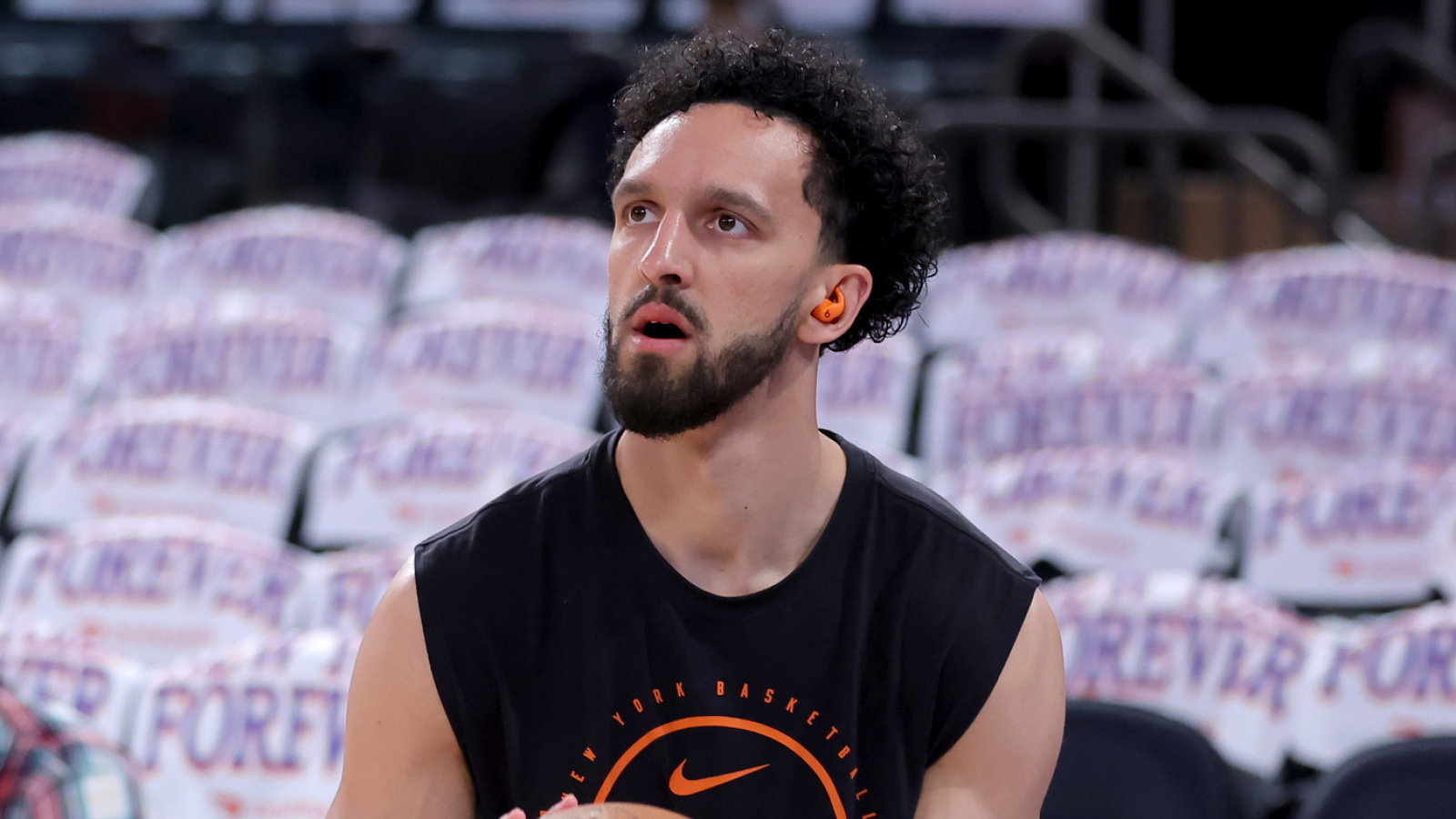 https://www.yardbarker.com/media/b/e/be53b71da7f2f11f8cf11a6066132376191bf5b6/thumb_16x9/landry-shamet-opens-major-concern-ahead-nba-finals.jpg?v=1