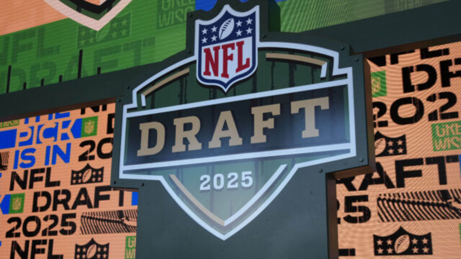 Raiders' Seven-Round Mock Draft: A Pair of Trades Shake up the Board |  Yardbarker