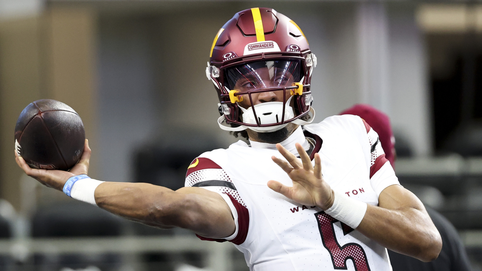 https://www.yardbarker.com/media/b/f/bf0569ead208ab734c8e80b9a2bbcde5fe09fe2b/thumb_16x9/jayden-daniels-compares-other-elite-qbs.jpg?v=1