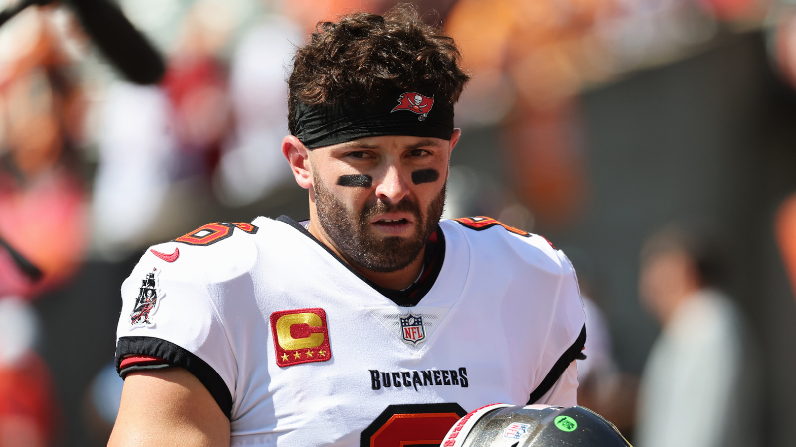 https://www.yardbarker.com/media/b/f/bf5f6a0a715321d20602122679095d72faa561b3/thumb_16x9/bucs-mayfield-sings-different-tune-facing-browns.jpg?v=1