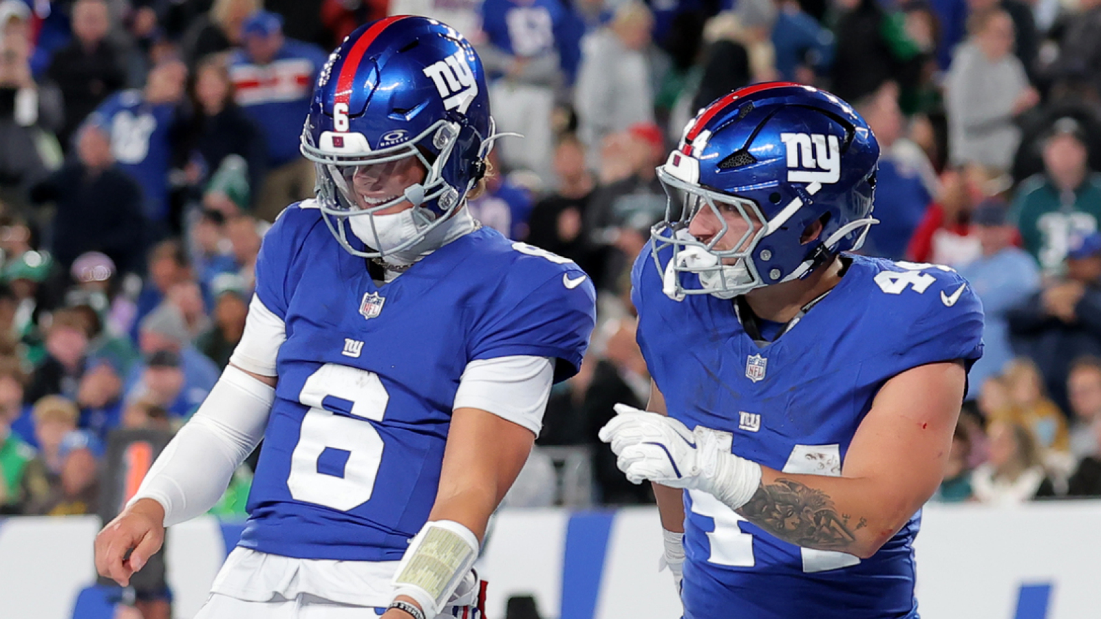 https://www.yardbarker.com/media/b/f/bf61174af5c66aac55175b31484d05e5af207b9e/thumb_16x9/giants-teammates-praise-dart-skattebo-win-over.jpg?v=1