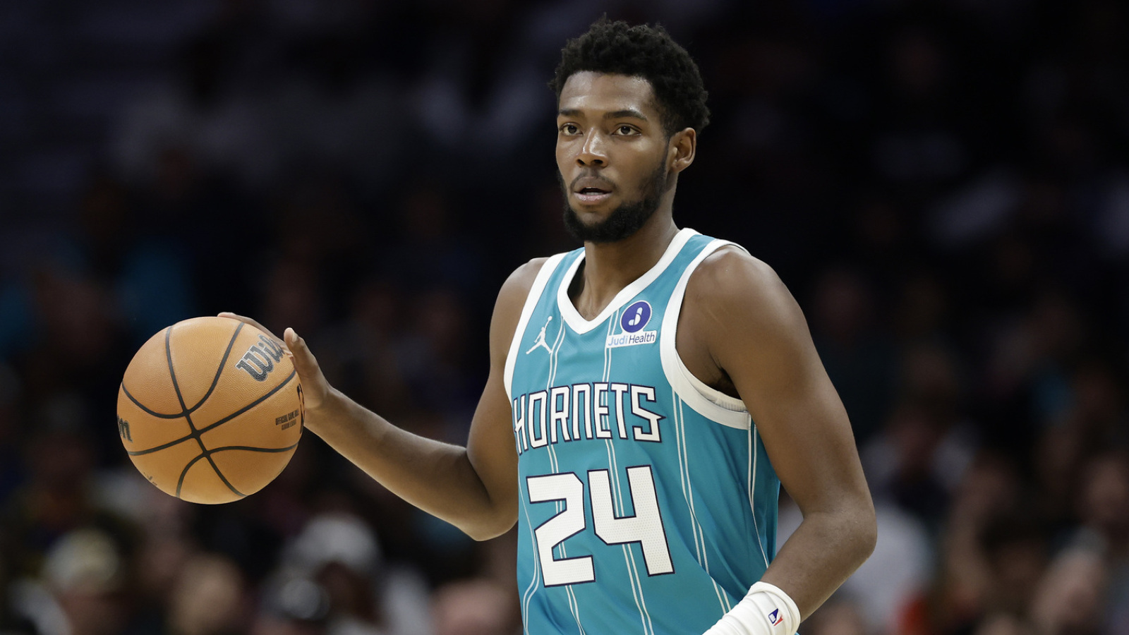 https://www.yardbarker.com/media/b/f/bf6b32a5f3396a6893a8c3fdf356ea8a277bb9b8/thumb_16x9/brandon-miller-justifying-massive-contract-career.jpg?v=1