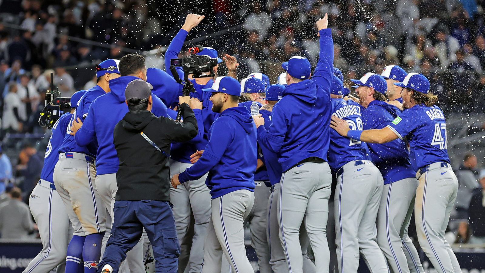 https://www.yardbarker.com/media/c/0/c001f5ab70c1e01bcd27f4c7da73068e4e8fef33/thumb_16x9/mlb-playoff-takeaways-blue-jays-eliminate-yankees.jpg?v=1