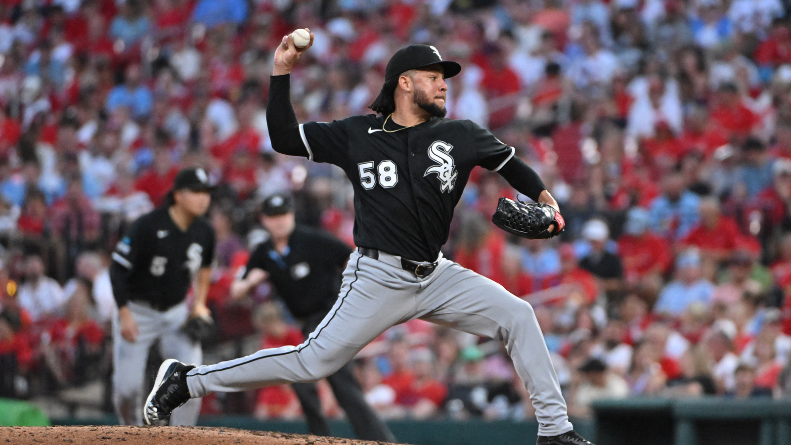 White Sox Place Luis Castillo On Injured List | Yardbarker