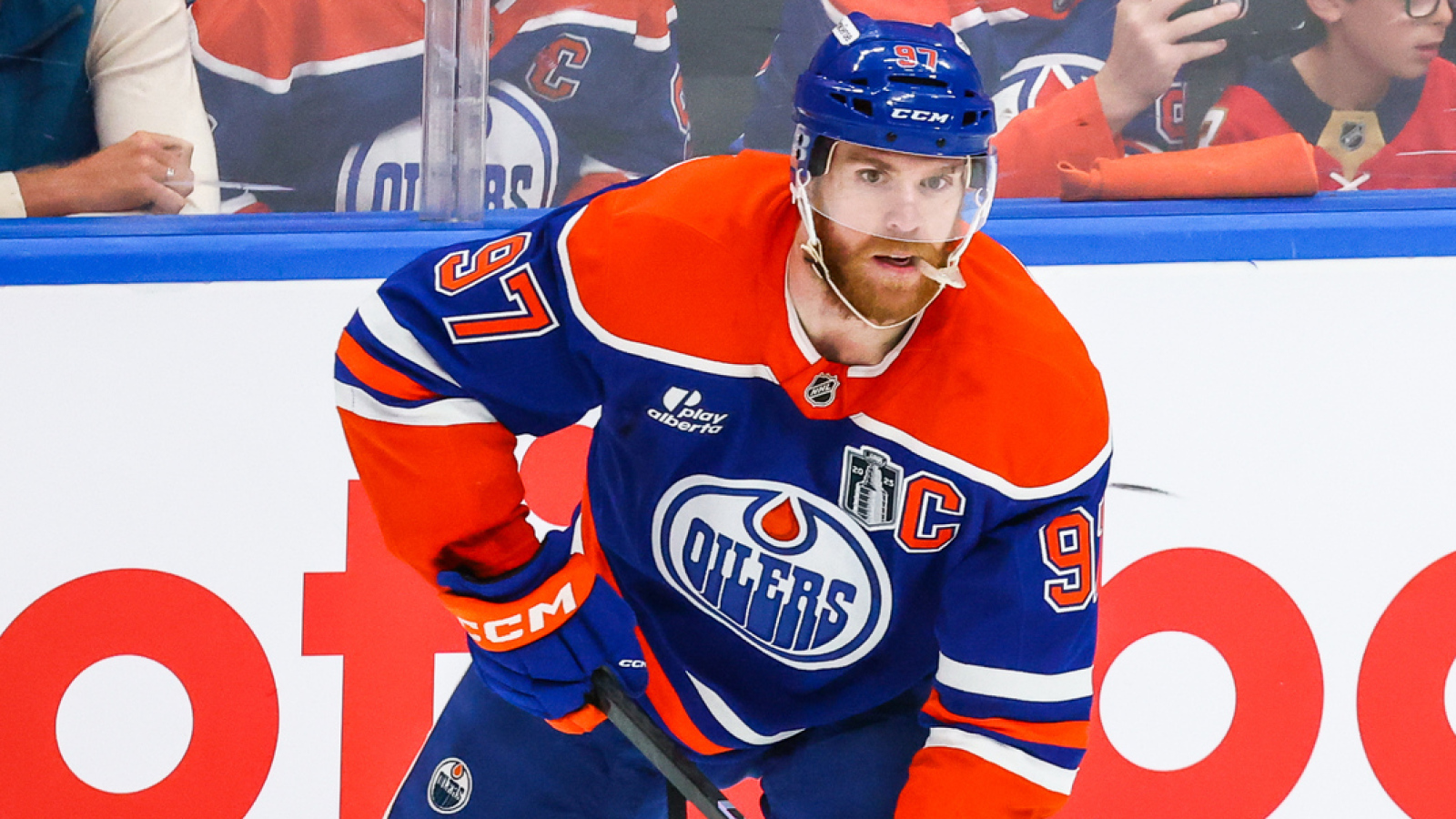 https://www.yardbarker.com/media/c/0/c04ab6ffff196b79cd412dad868cc2c0de69744e/thumb_16x9/jun-14-2025-edmonton-alberta-edmonton-oilers.jpg?v=1