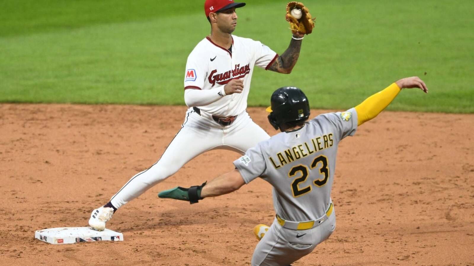 Guardians hope to sweep A's, reduce magic number | Yardbarker