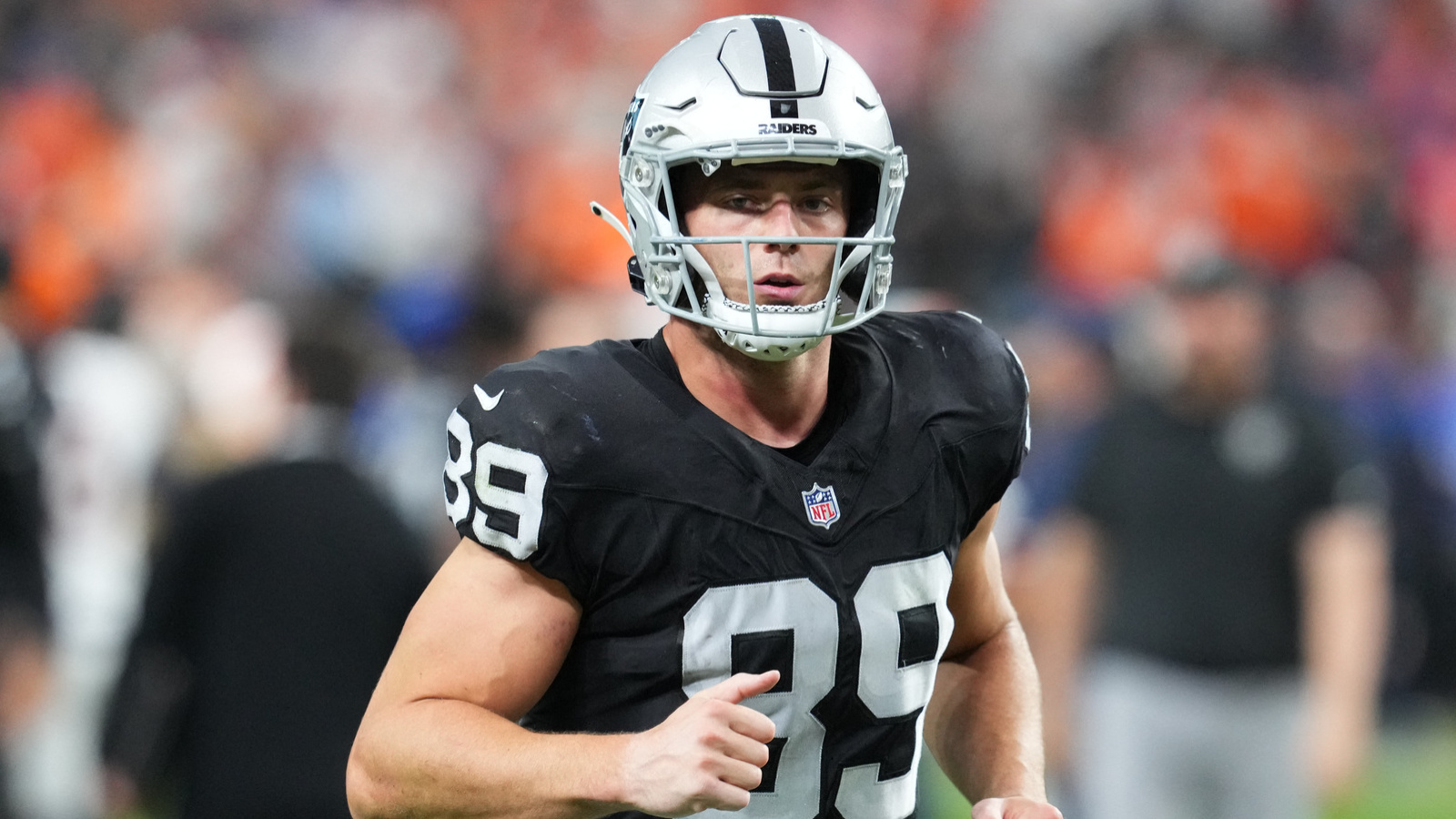 https://www.yardbarker.com/media/c/0/c06d52dab595ee7e5ac6bd737ddd6fb7d5e4b683/thumb_16x9/nfl-insider-reveals-brock-bowers-status-week-1.jpg?v=2