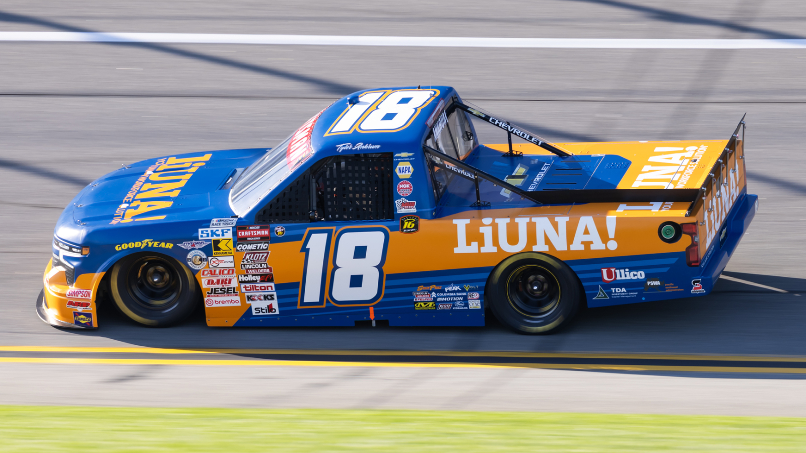 https://www.yardbarker.com/media/c/0/c0837499cb75ebc876a80a40b643a1850deadb39/thumb_16x9/jubilation-tyler-ankrum-as-nascar-truck-chase.jpg?v=2
