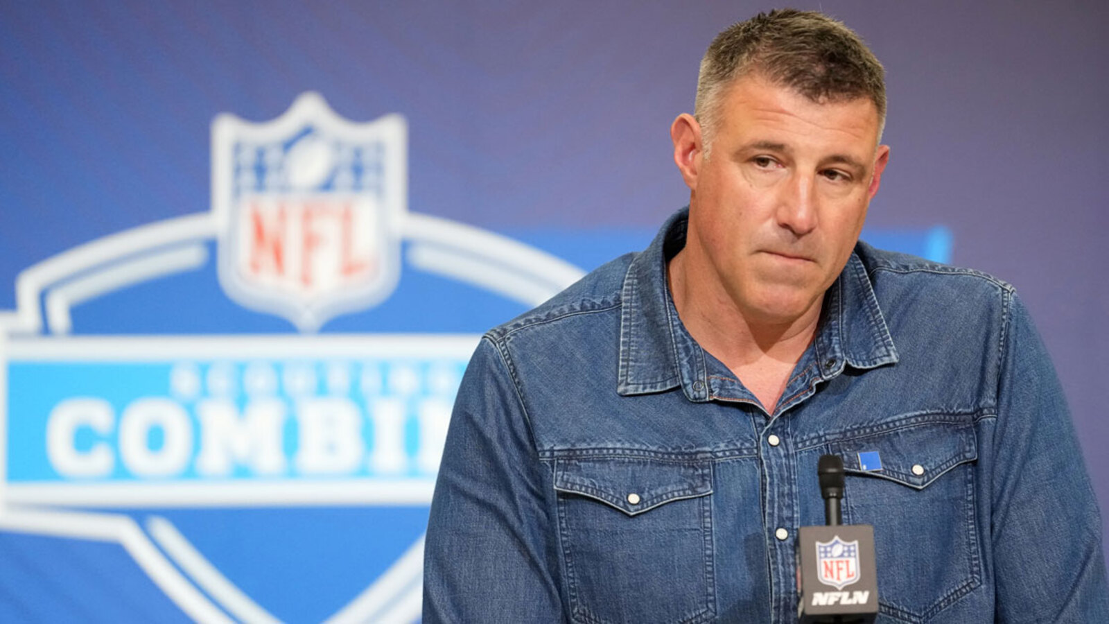 Report: NFL will not investigate Patriots coach Mike Vrabel after kissing photos with Dianna Russini surface