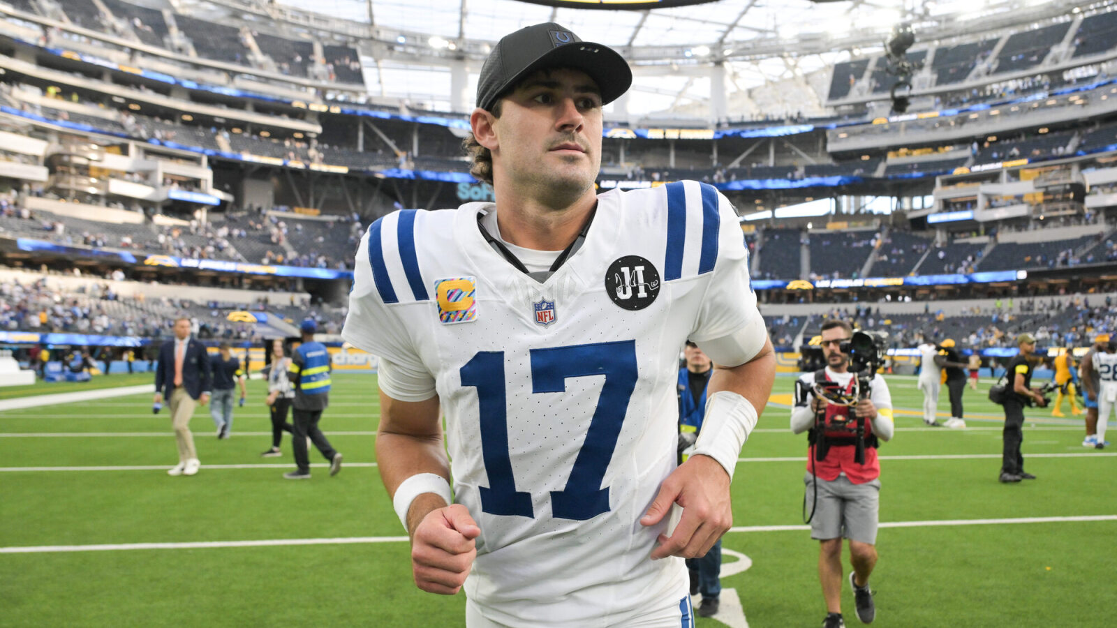 https://www.yardbarker.com/media/c/1/c15e7f2308e57e0a97620a2c761a4cdff4669473/thumb_16x9/colts-qb-daniel-jones-snaps-back-doubters-win.jpg?v=1