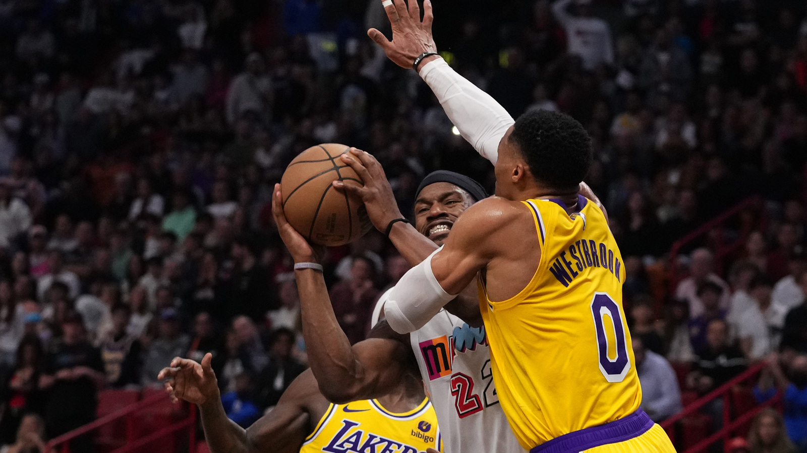 Los Angeles Lakers Traded 7 Forwards And Centers For 3 Small Guards