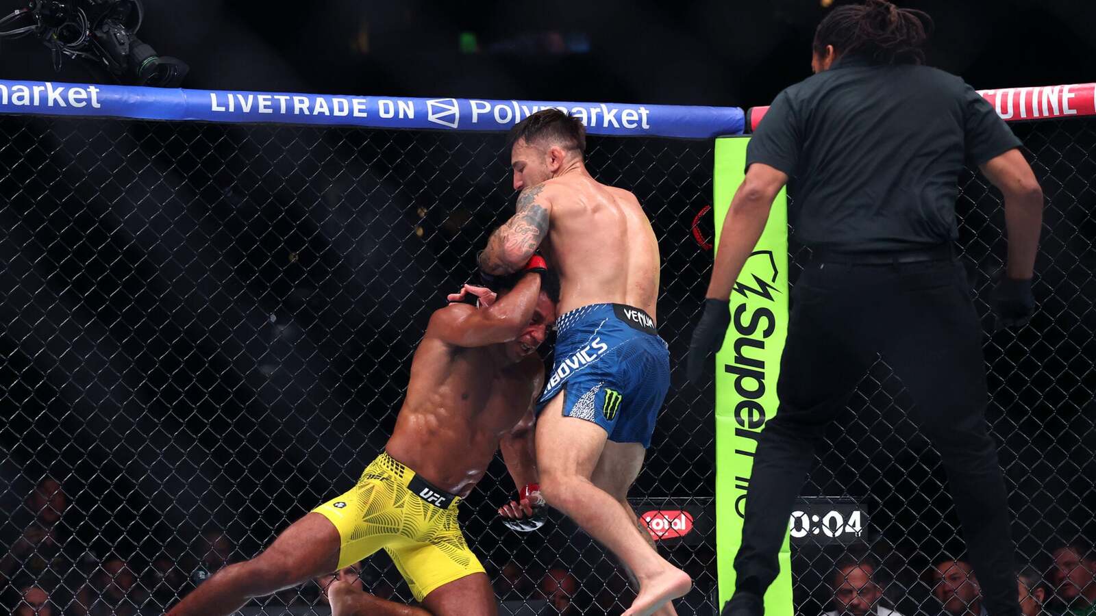 Edson Barboza Thanks Herb Dean for Stoppage at UFC 330