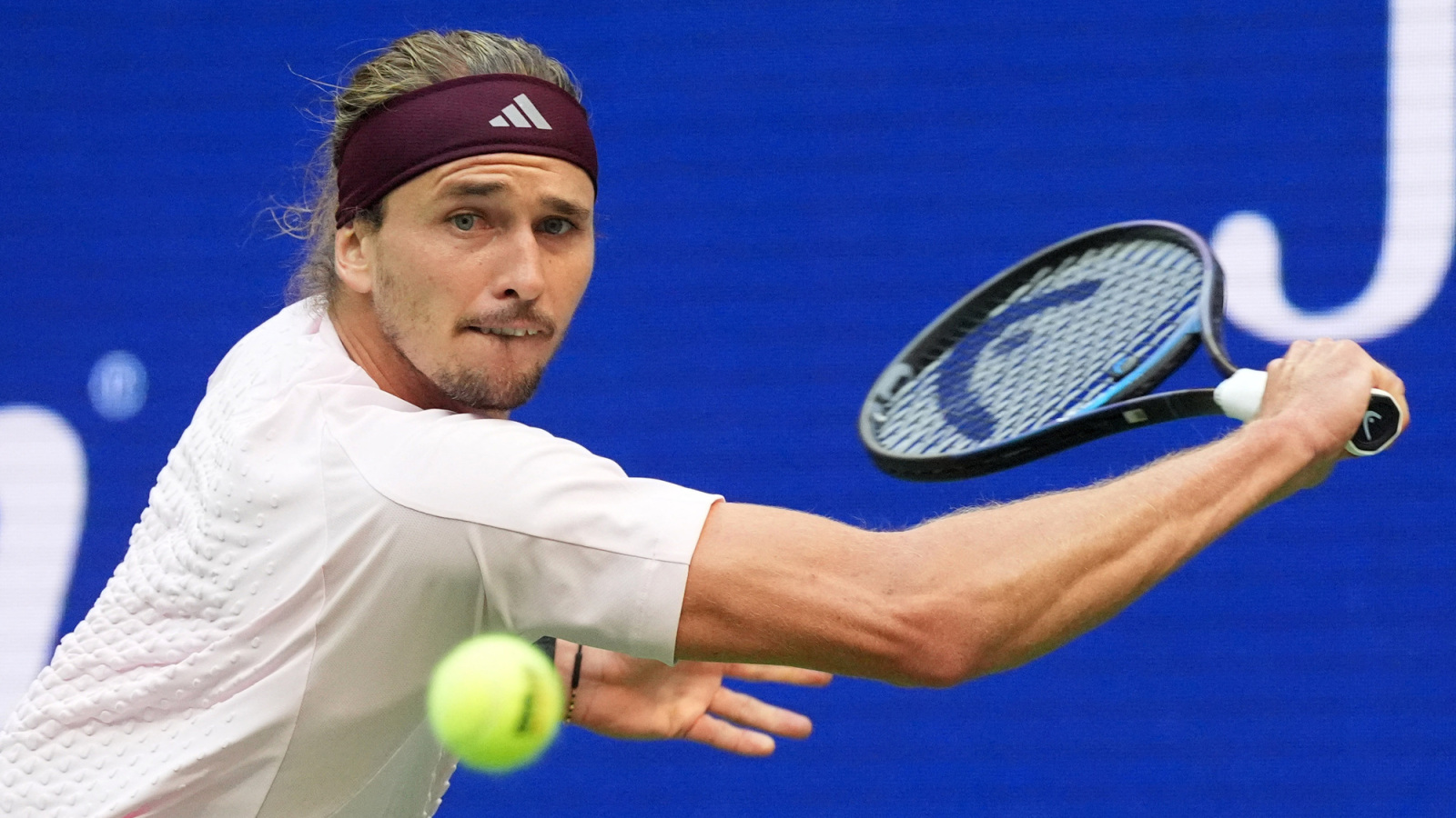 https://www.yardbarker.com/media/c/1/c1cb8b76ffc7f5fd363c279c15597b274f9f59f9/thumb_16x9/open-title-alexander-zverev-should-atp-player-year.jpg?v=1